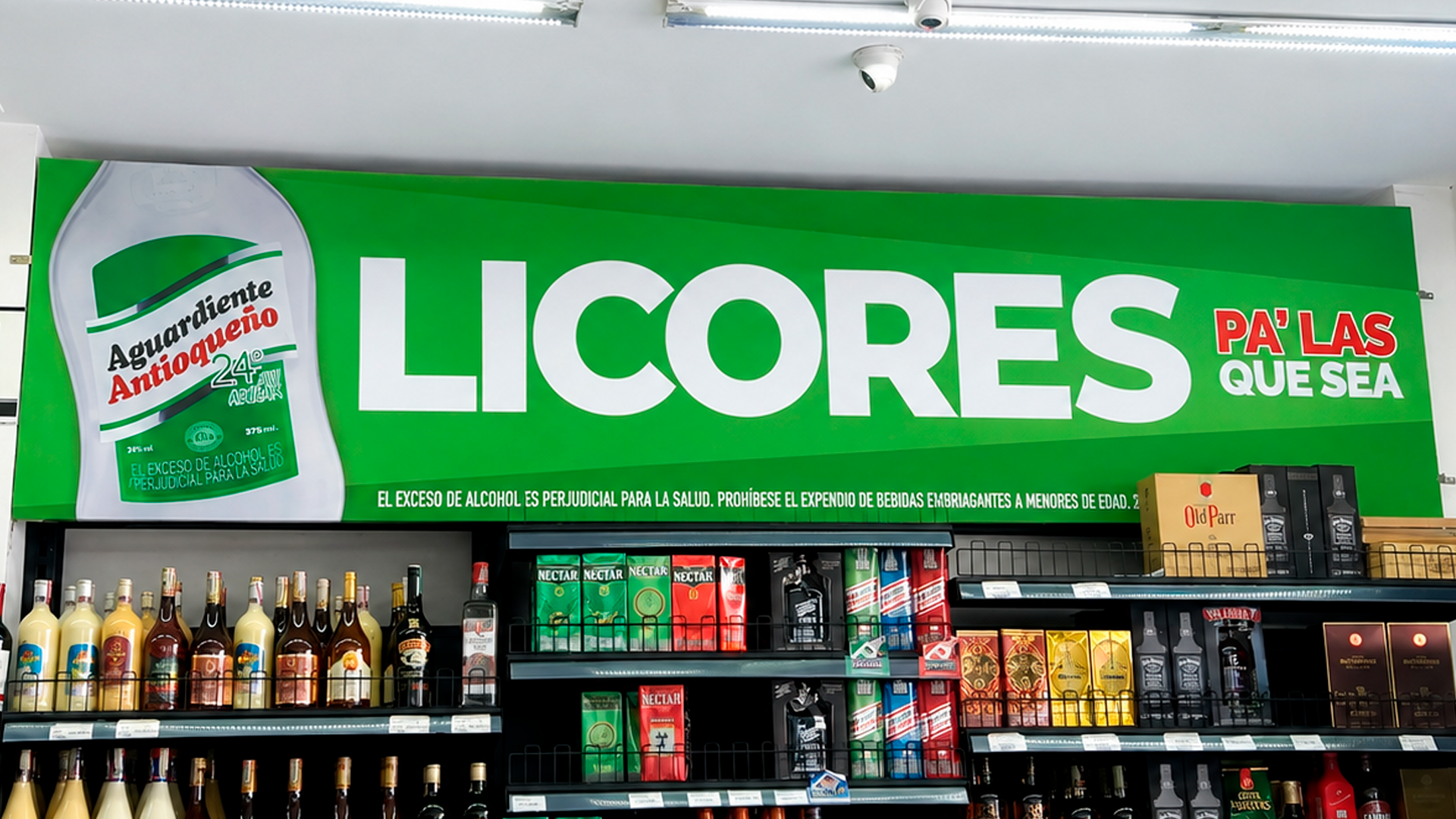 Diseñamos bastidores personalizados para destacar tus productos y darle una imagen más llamativa a tu negocio. Puedes destacar productos, promociones y mensajes de forma clara, convirtiendo la fachada o área de exhibición en un punto de comunicación atractivo.