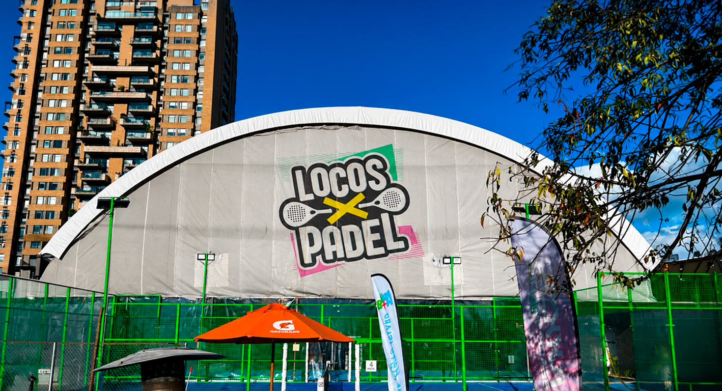 Diseñadas para captar miradas desde cualquier punto, aprovecha grandes superficies para proyectar tu marca con una imagen imponente. Nuestras vallas de gran formato ofrecen una cobertura amplia y un acabado de alta calidad, ideales para fachadas, escenarios deportivos y espacios comerciales.