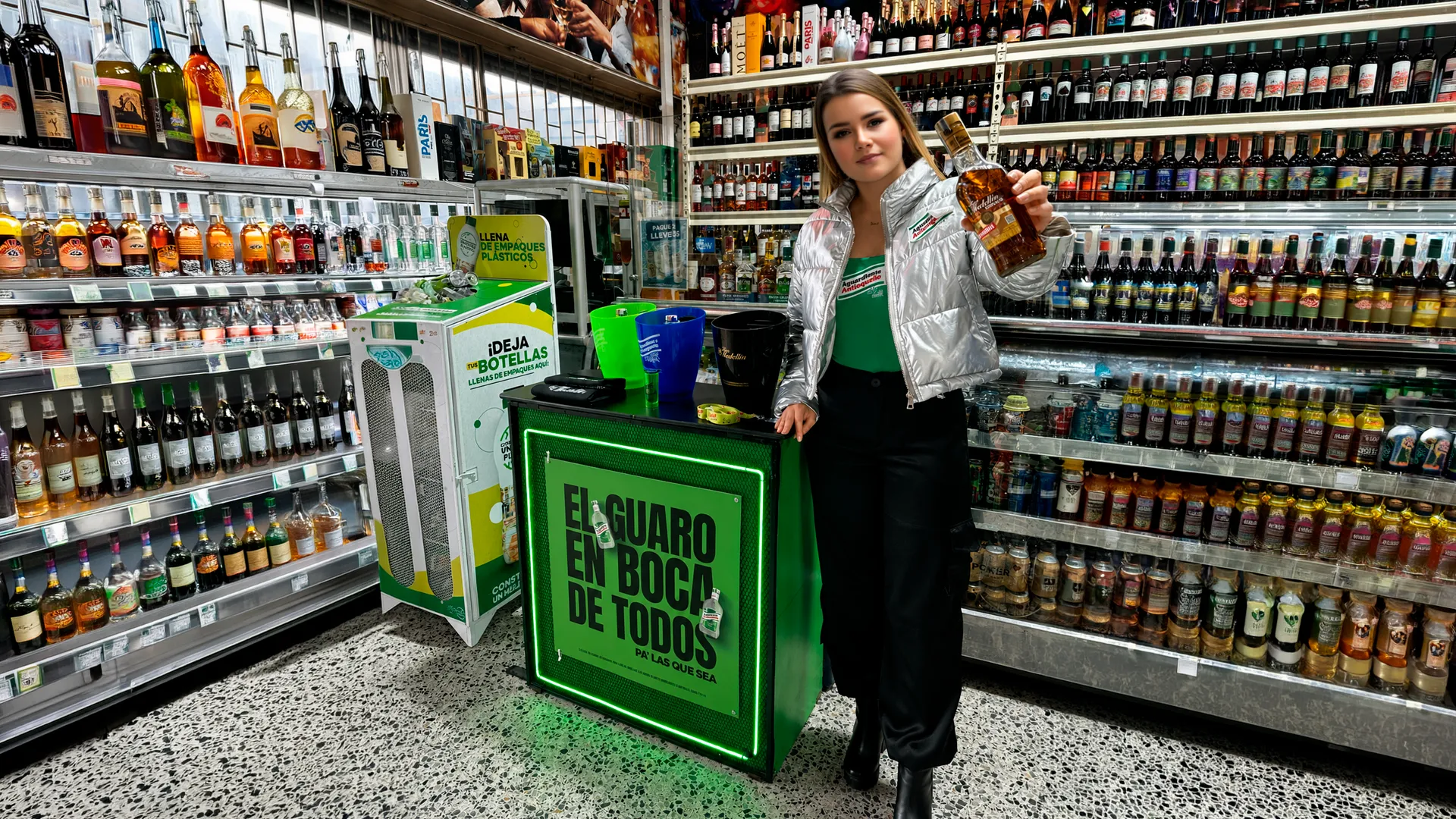 Un counter publicitario es una estructura ideal para activaciones, degustaciones y eventos, ya que ofrece un espacio práctico para exhibir productos, atender al público y reforzar la identidad de marca. Su diseño permite personalizarlo completamente y hacerlo destacar en el punto de contacto con el cliente.